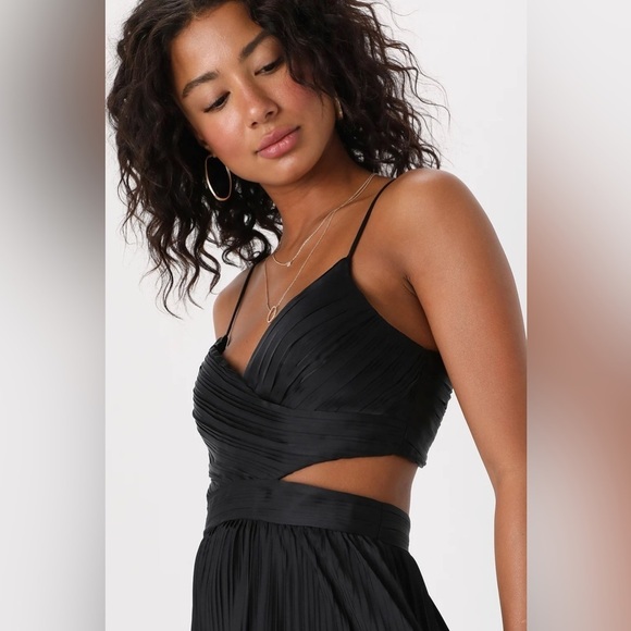 Got the Glam Black Pleated Cutout Maxi Dress - Picture 6 of 7